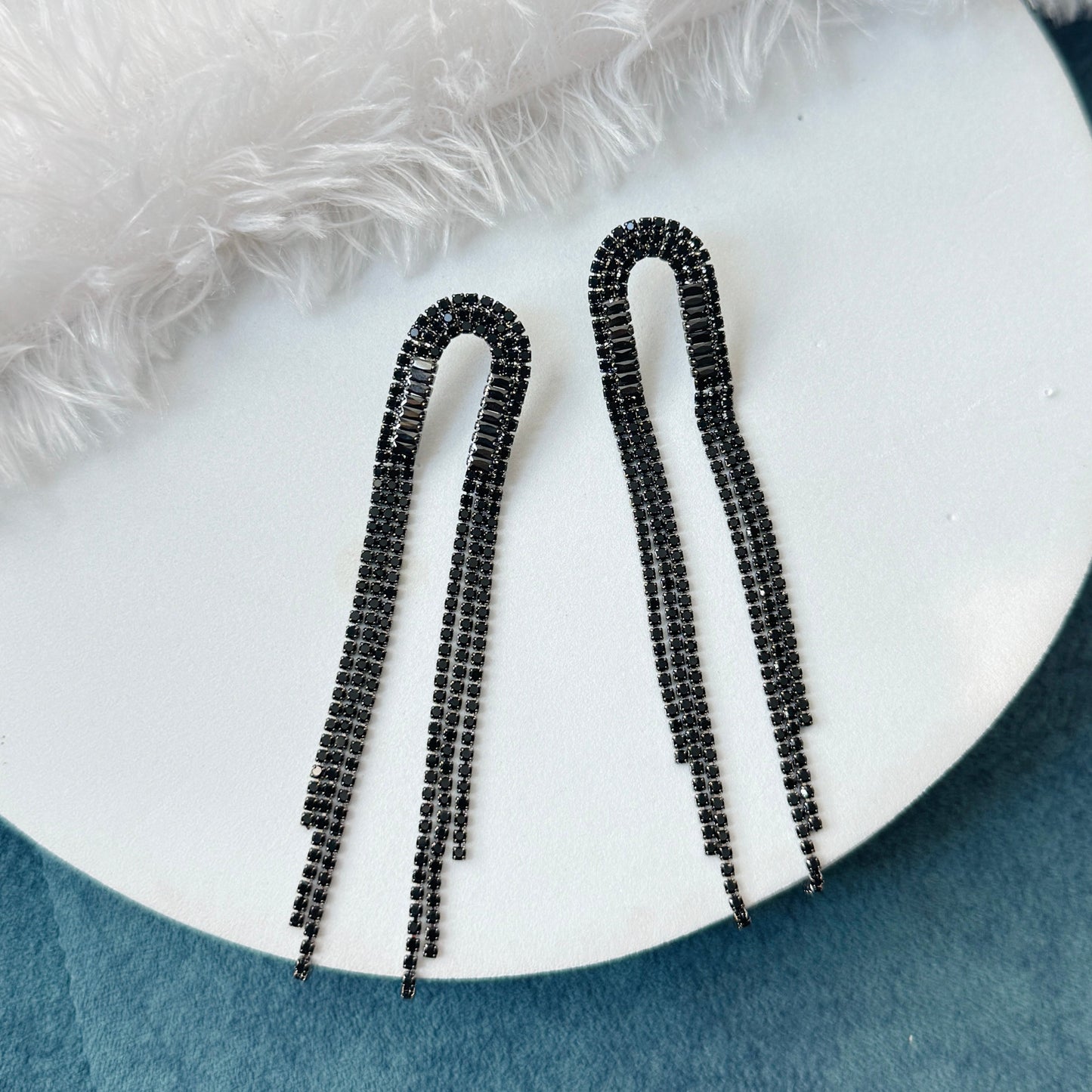Diamond Arc Rhinestone Earring (silver and black)
