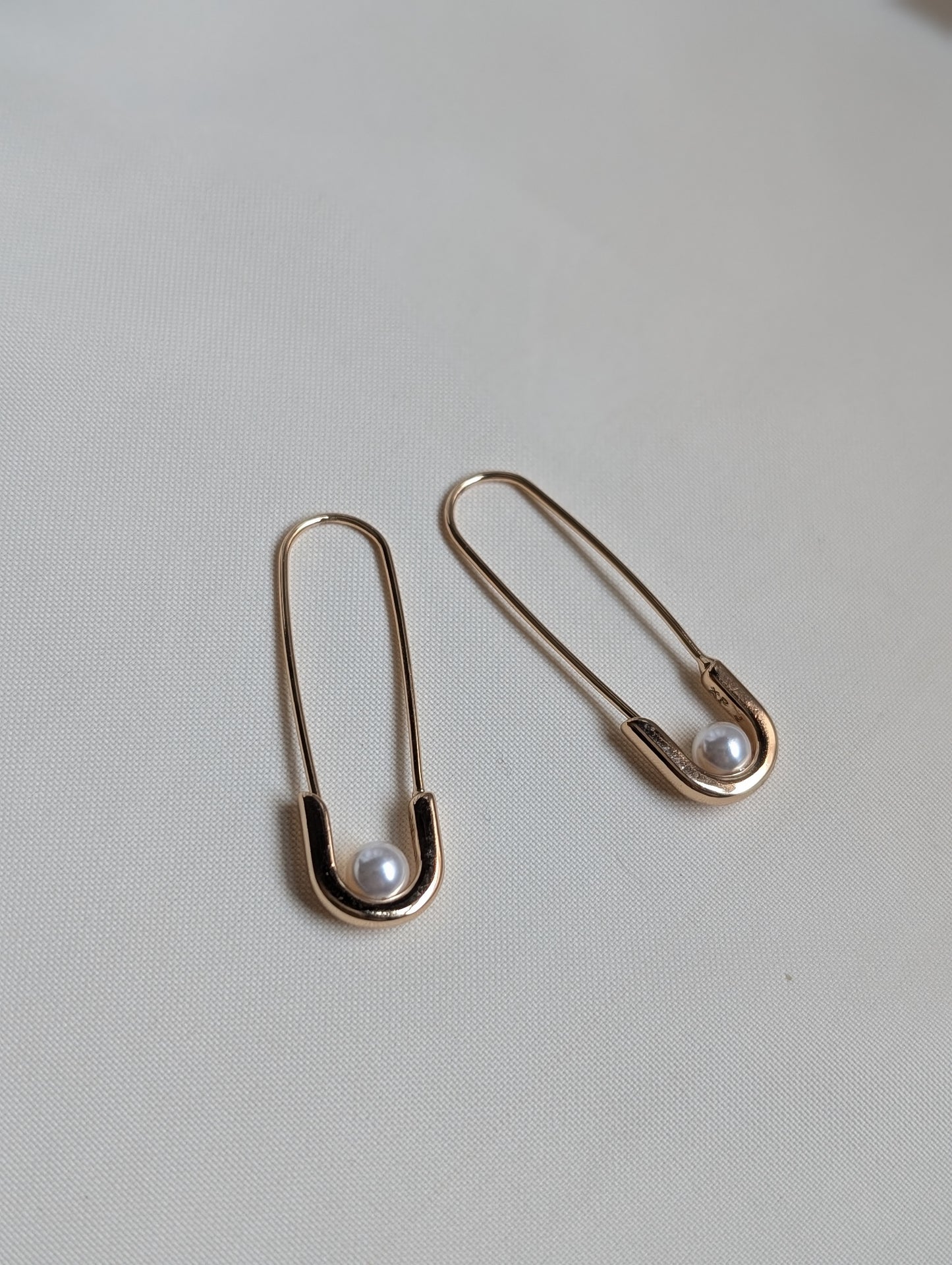 Safety Pin Pearl Earing