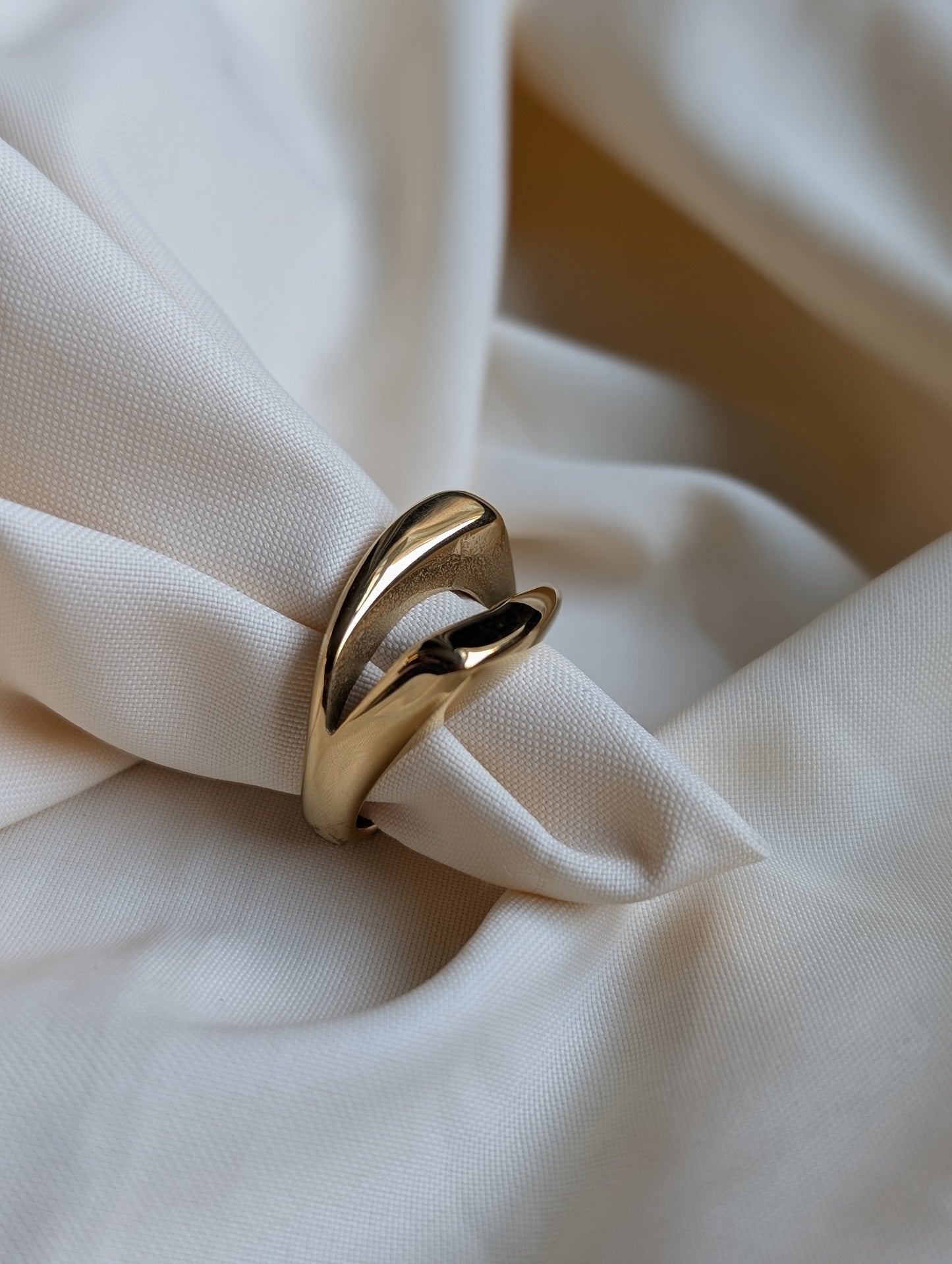 Bold Line Wave Ring