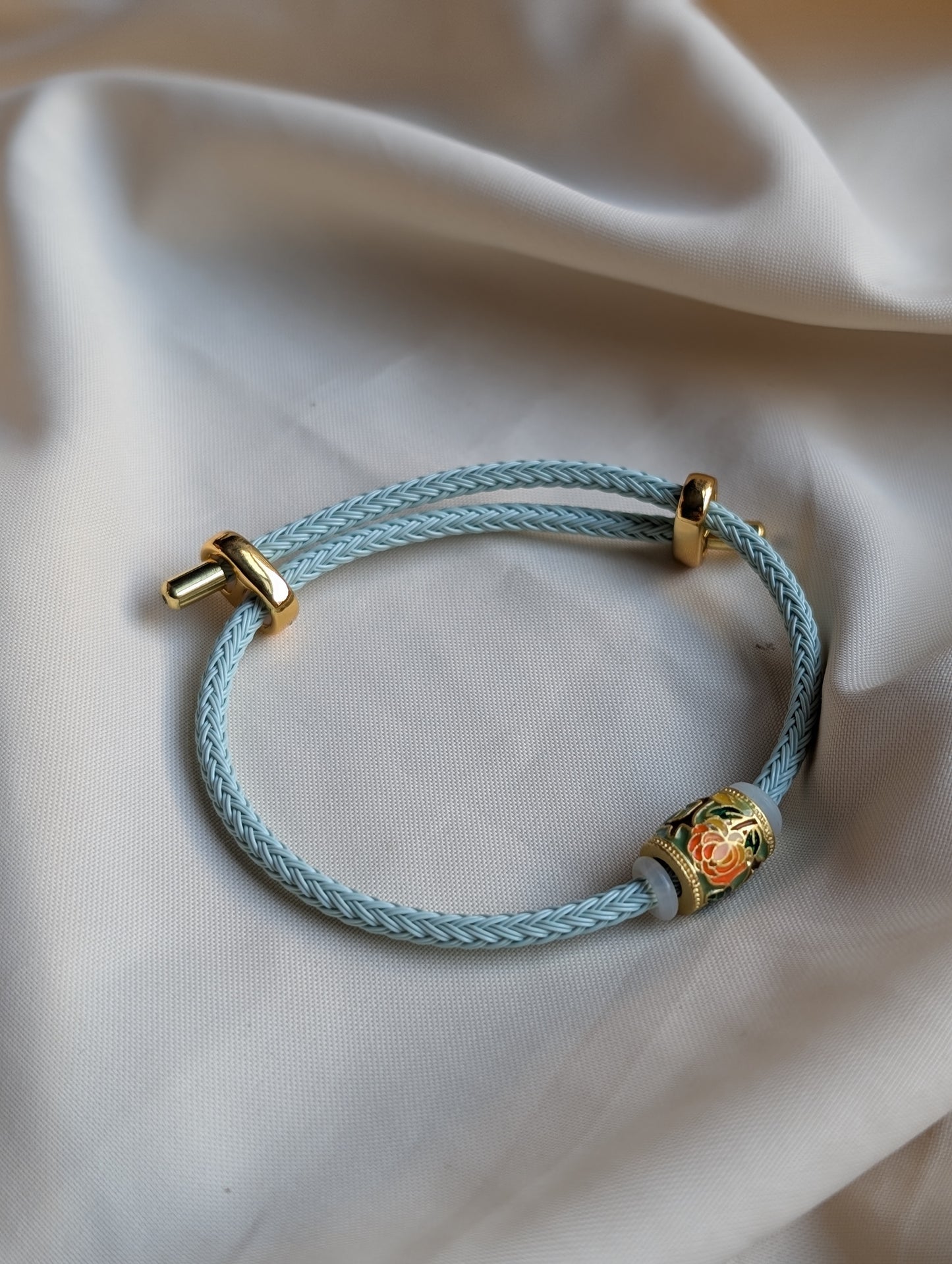 Thin Intertwined Kada