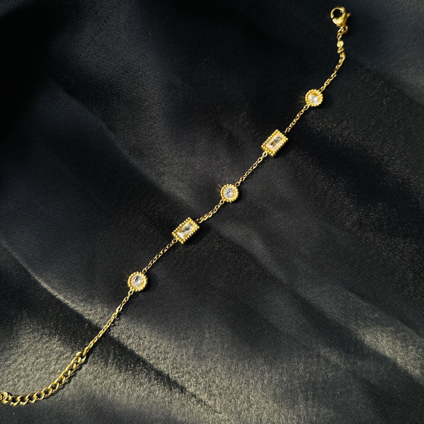Elise Rec Round Bracelet