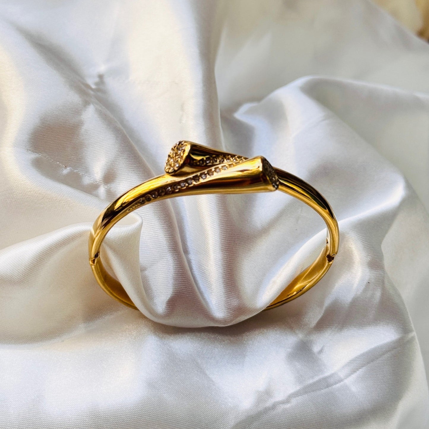 Glimmer Accent Kada