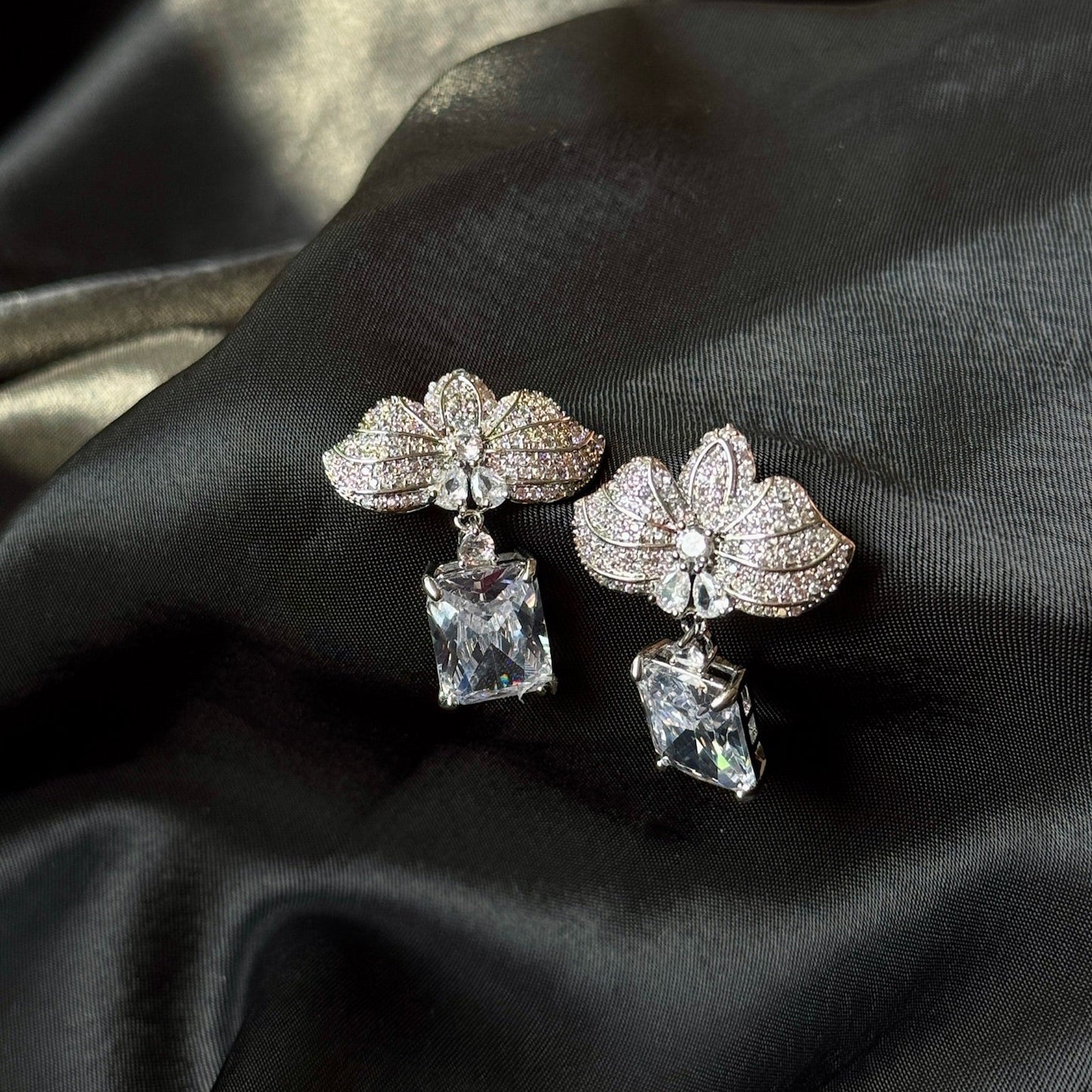 Meteor Glow Leaf Earring