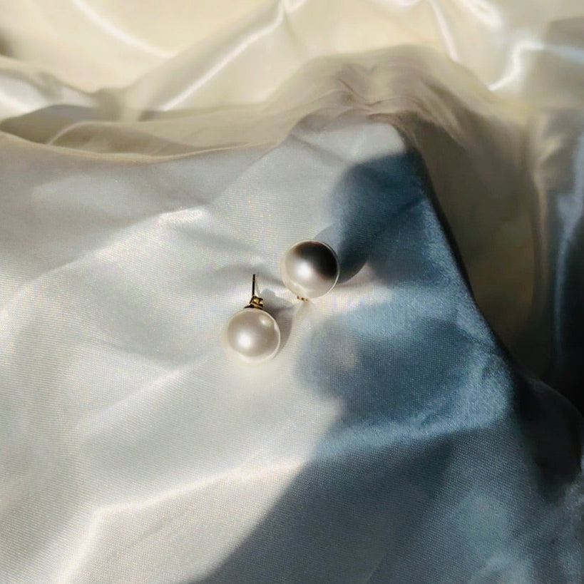 10 mm pearl studs
