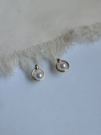 Dainty Pearl Round Stud