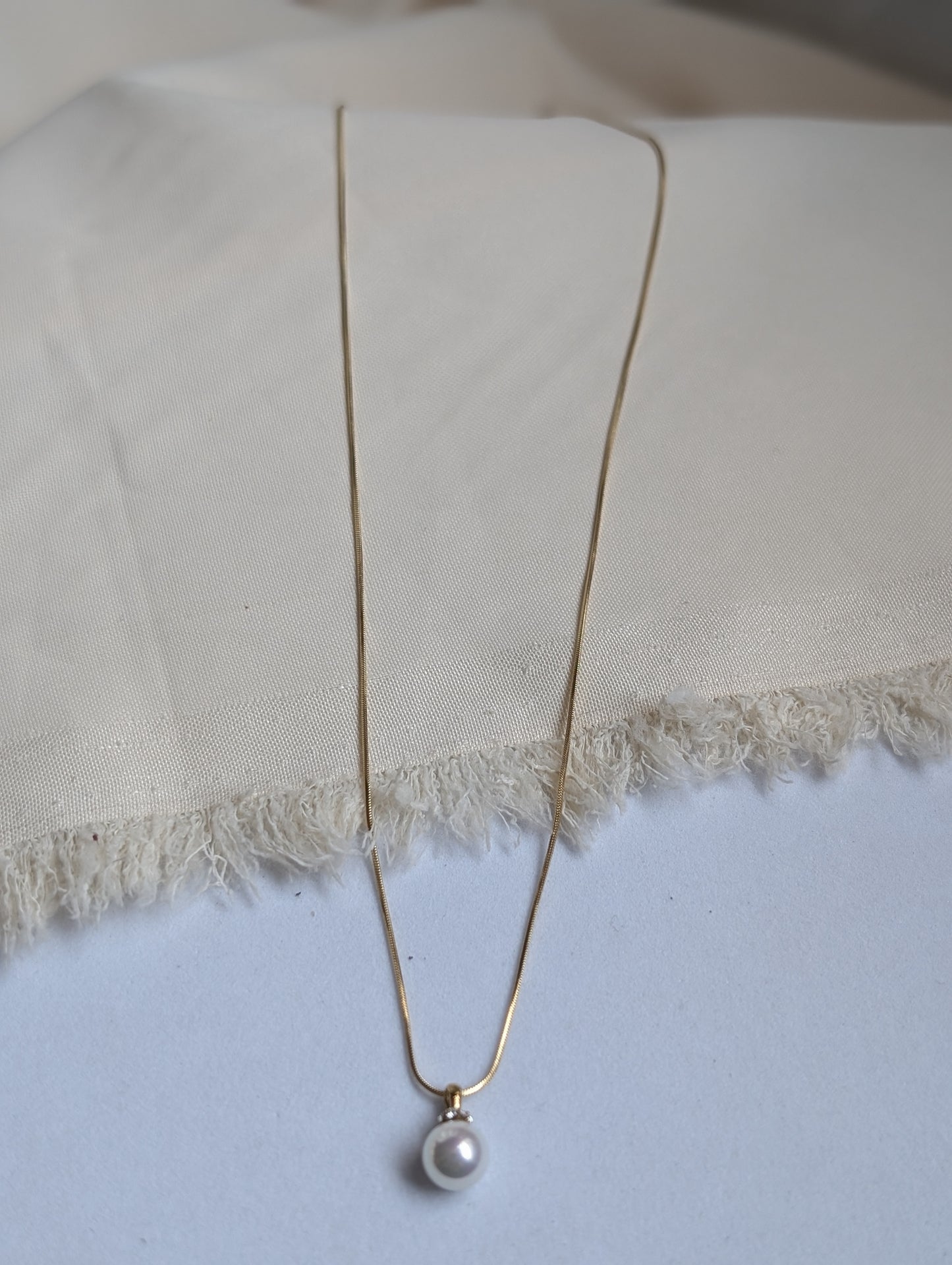 Vireza Stone Pearl Dainty