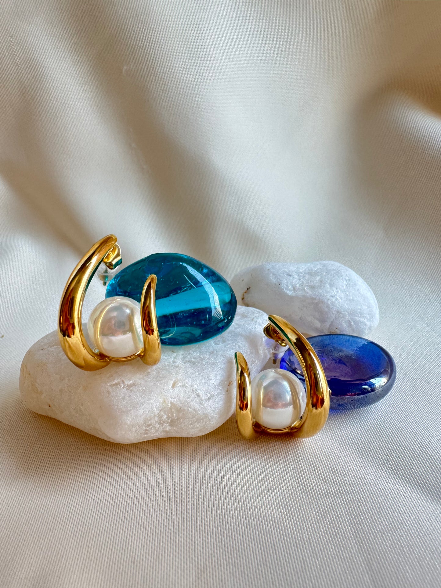 Ombréa curve Pearl Earring