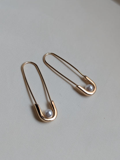 Safety Pin Pearl Earing