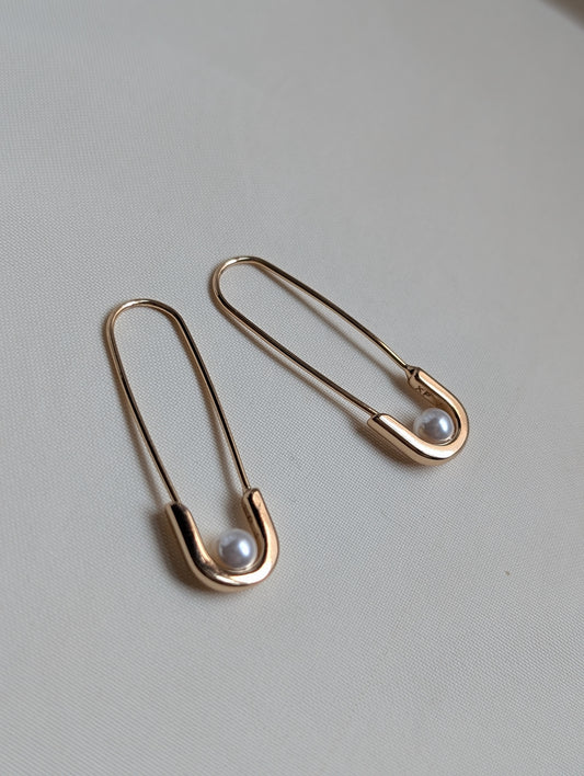 Safety Pin Pearl Earing