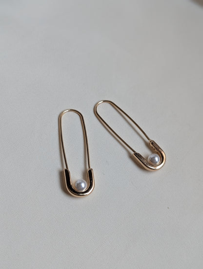 Safety Pin Pearl Earing