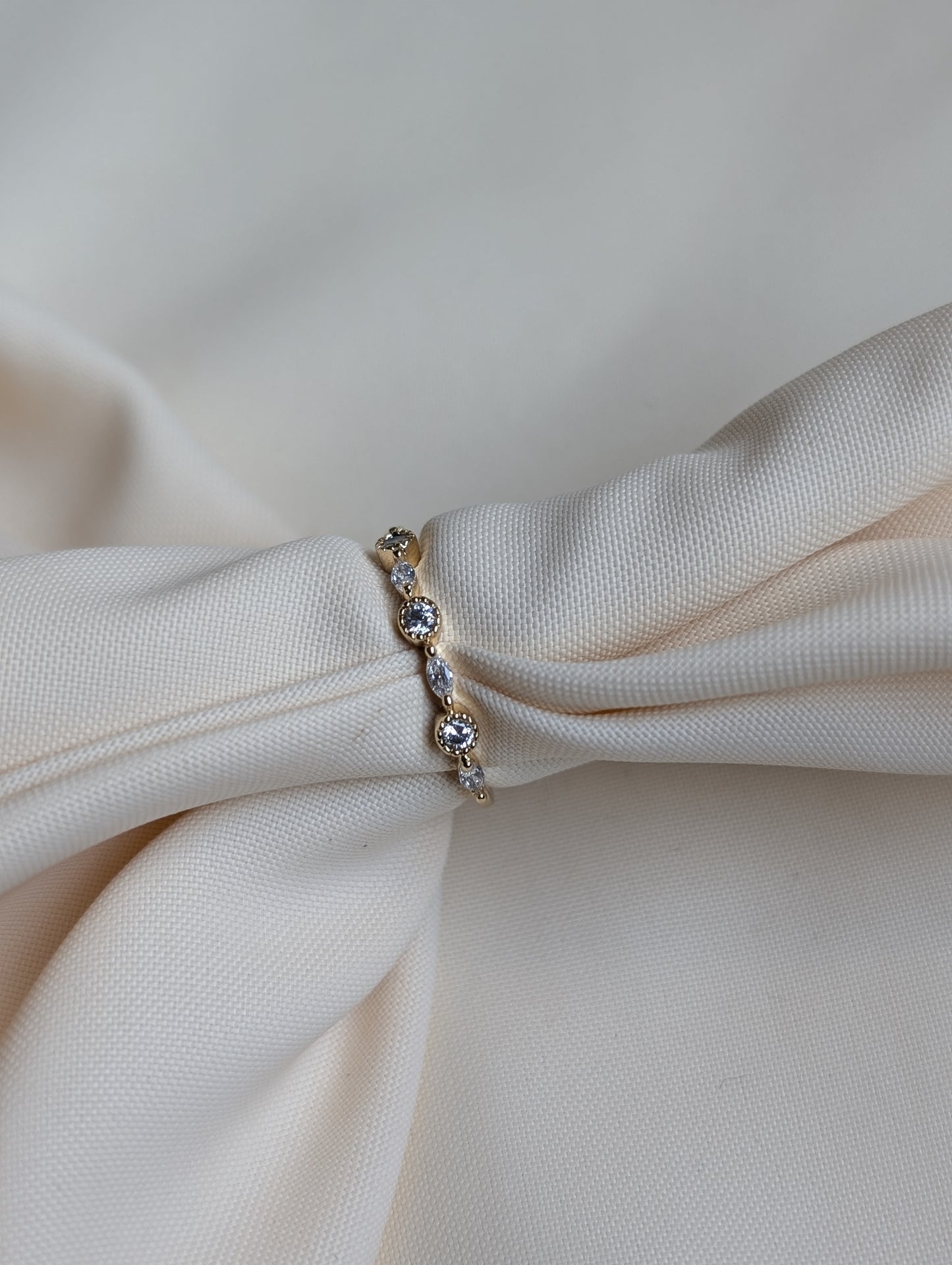 Round Oval Ring