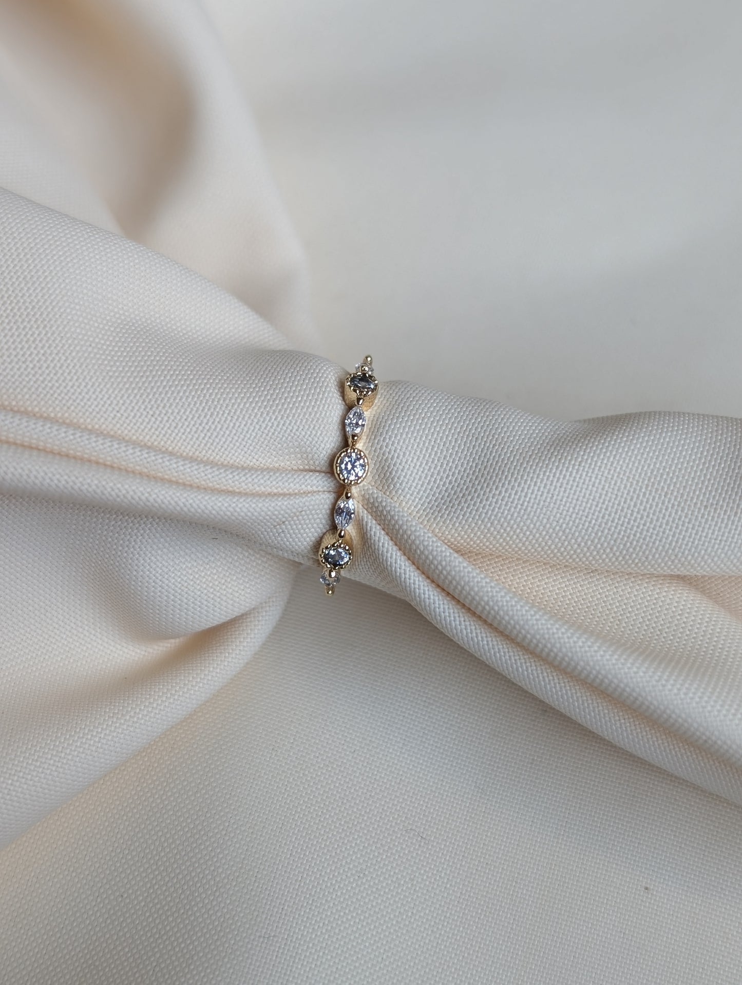 Round Oval Ring
