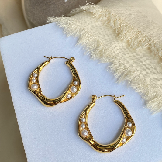 Luna pearl twisted hoop