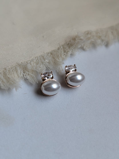 Oval Stone Pearl Stud