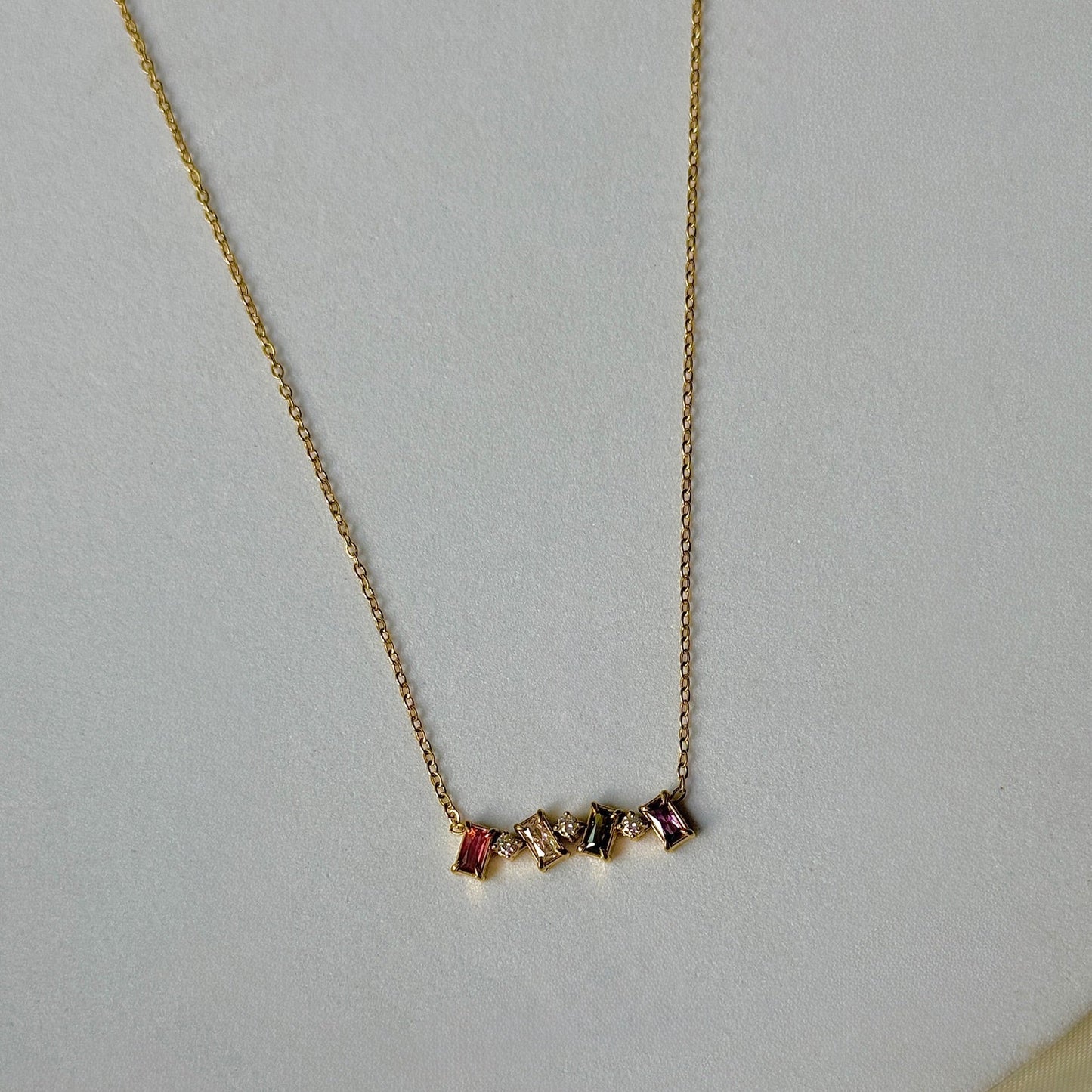 Lira Dainty Colourful Rec Chain