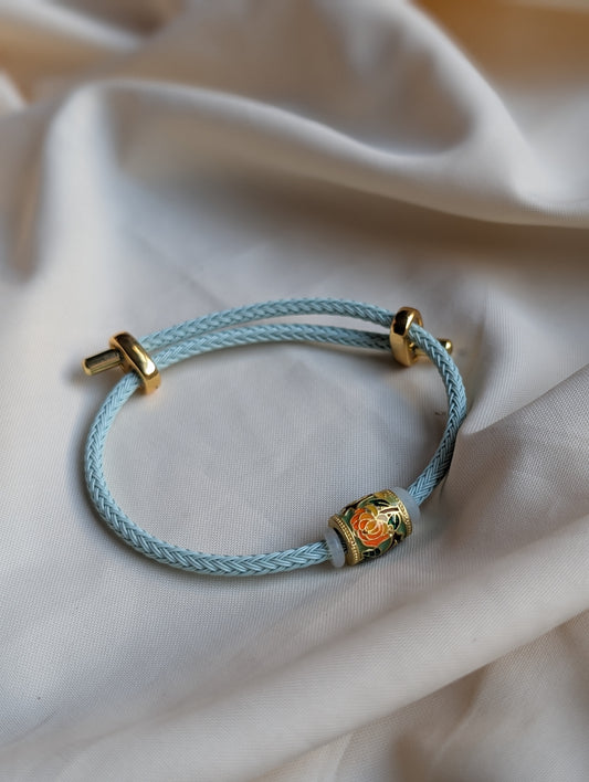 Thin Intertwined Kada