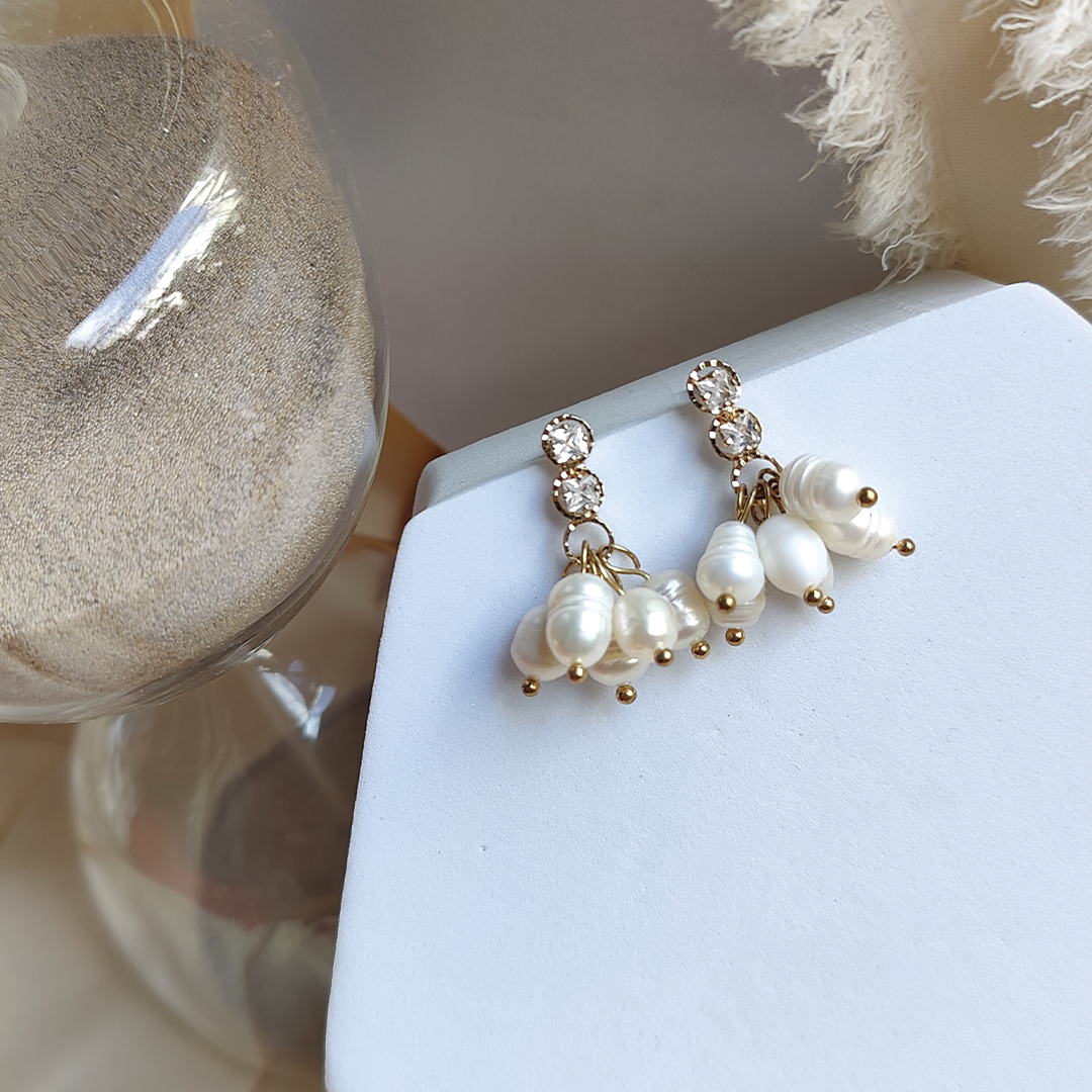 Aaliyah pearl danglers