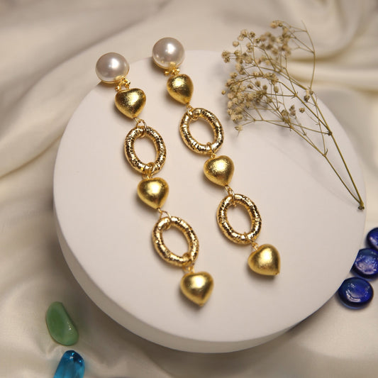 Elara Pearl Earrings