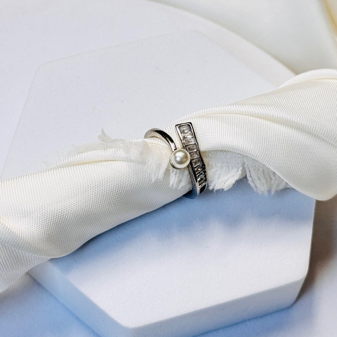 sleek edge Ring