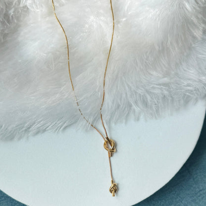 Twisted Knot Chain