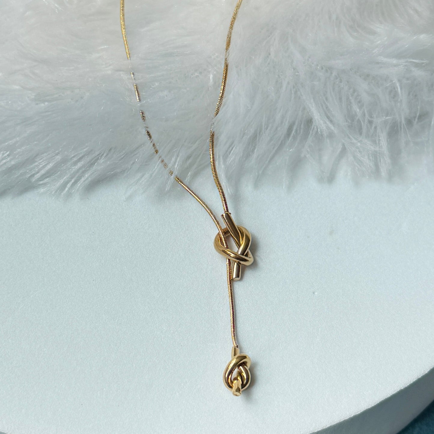 Twisted Knot Chain