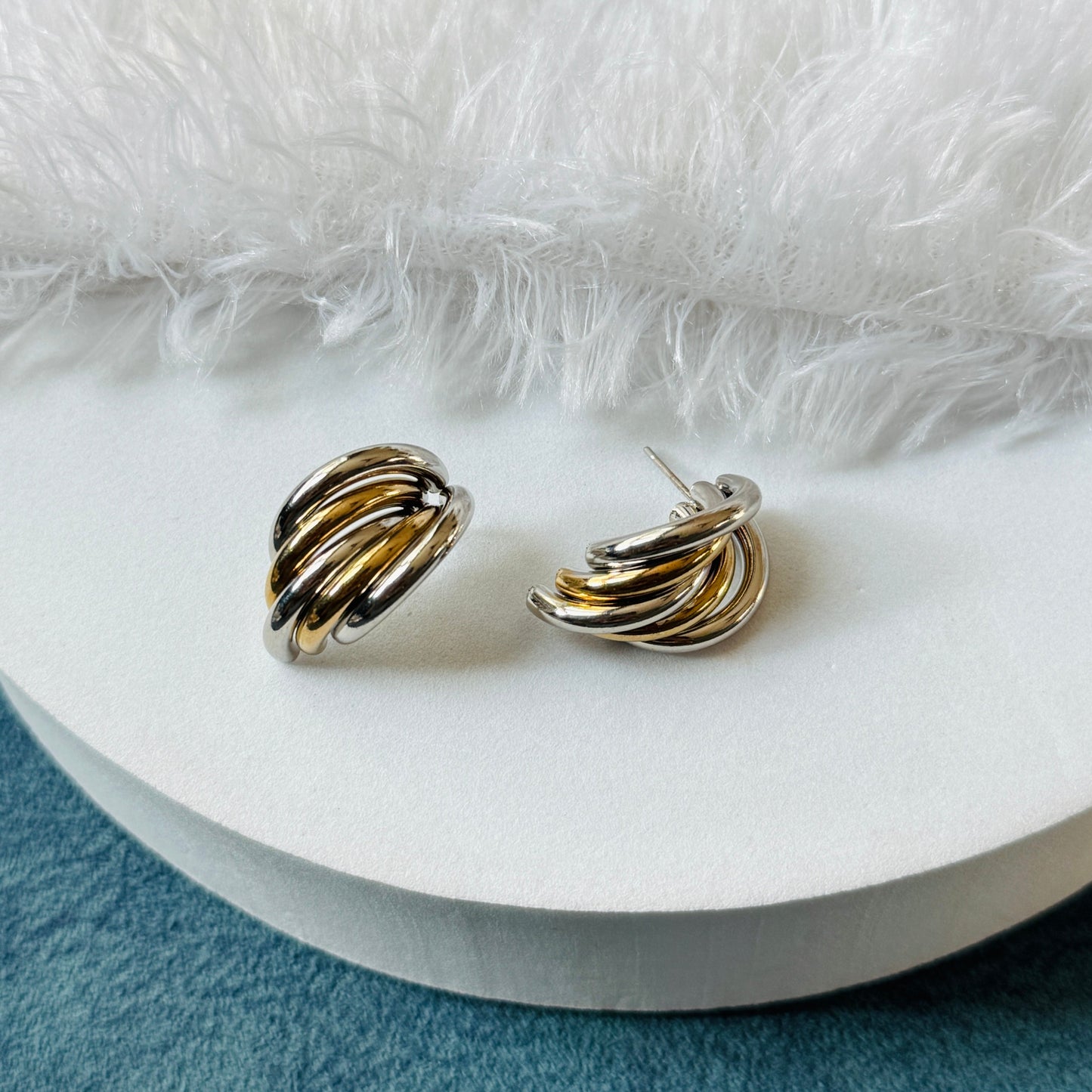 G&S Curve Line Earring