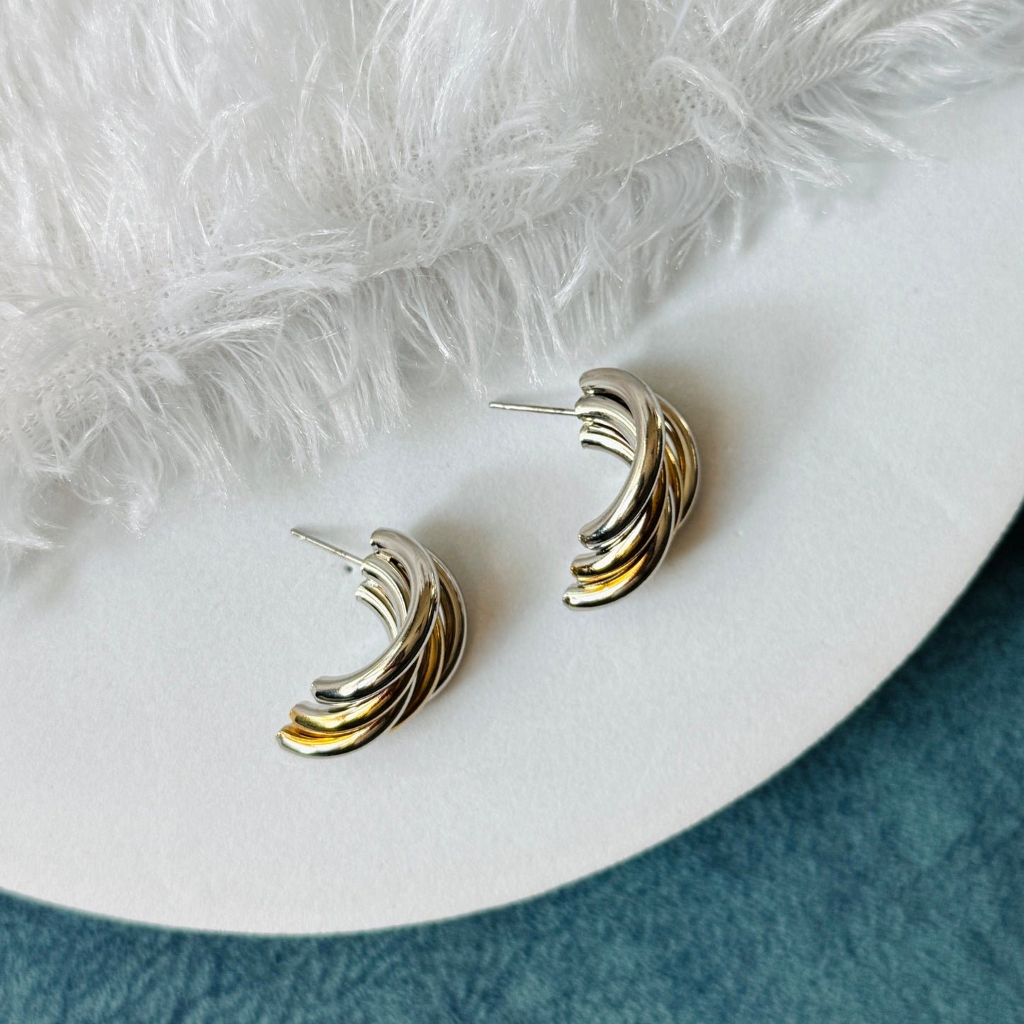 G&S Curve Line Earring