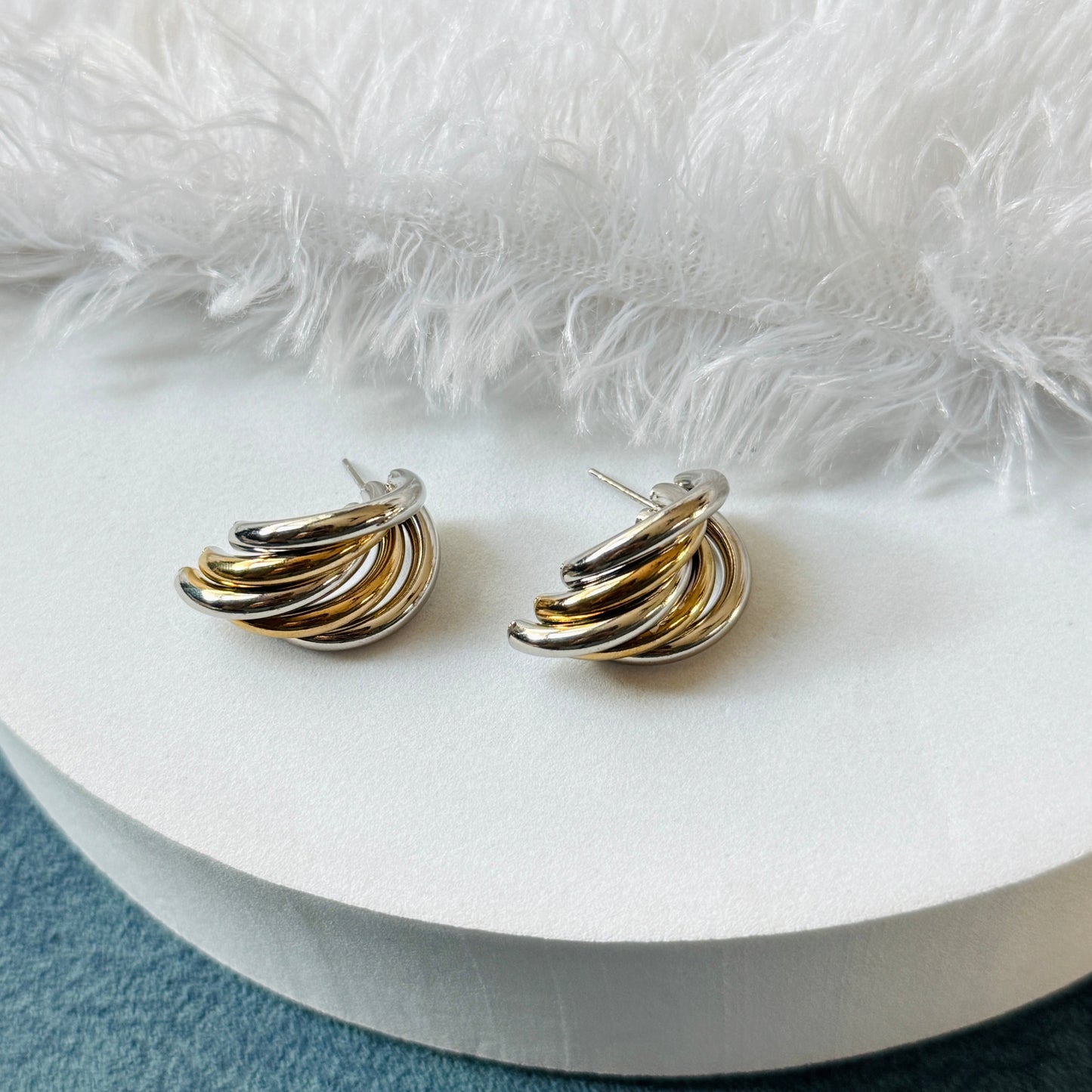 G&S Curve Line Earring