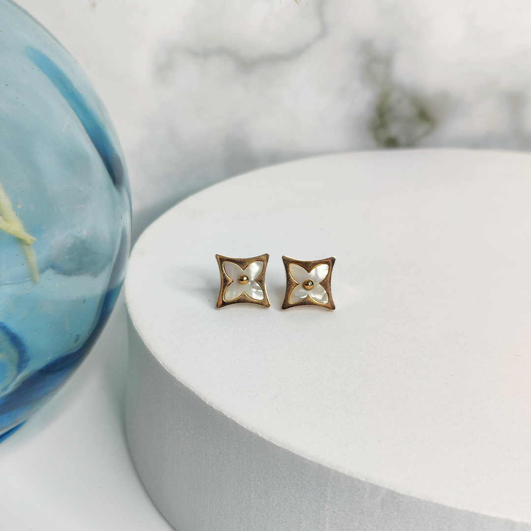 Leanne clover studs