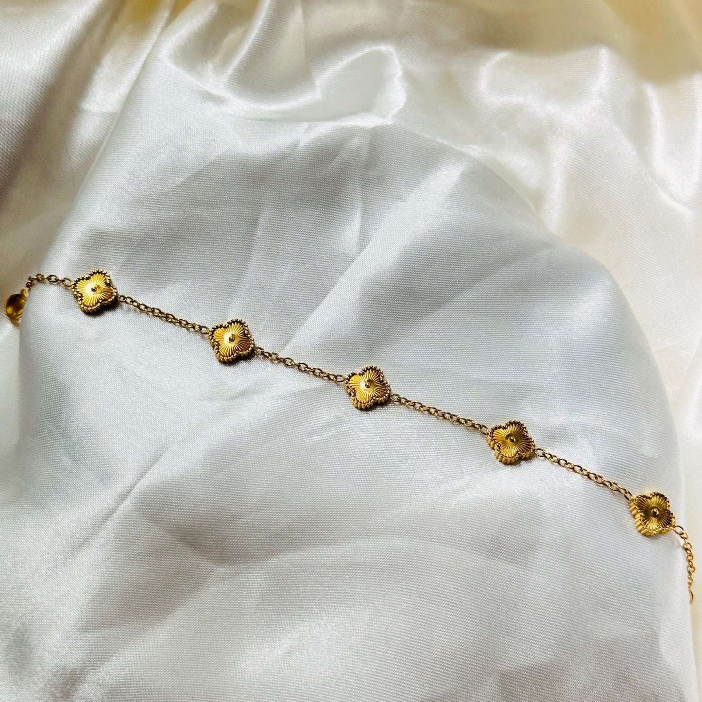 VC Gold Clover Bracelet