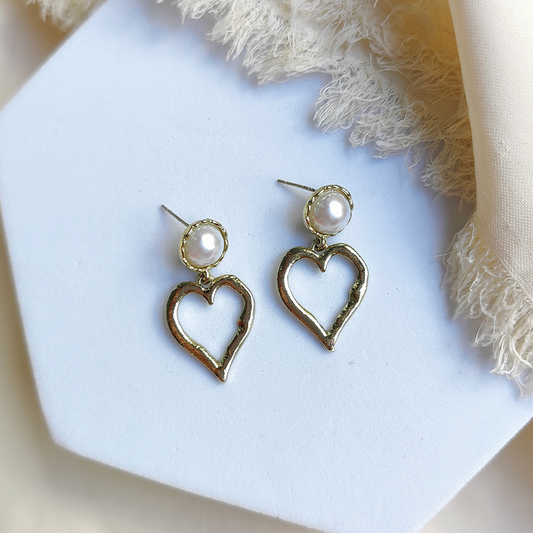 Alice heart pearl earrings