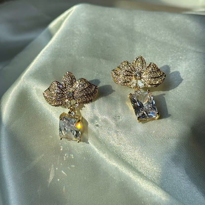 Meteor Glow Leaf Earring