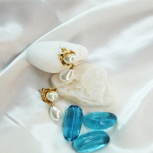 Glint Shell pearl earrings
